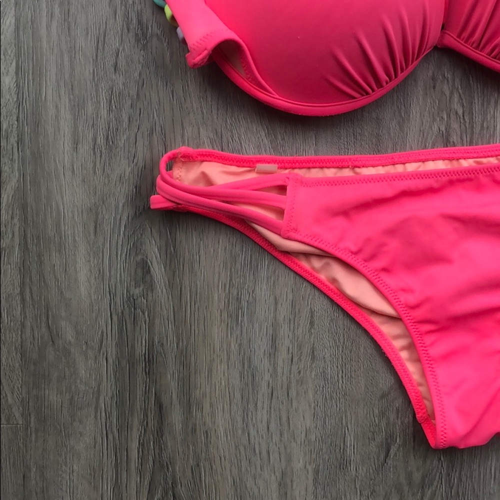 Pink bikini - Picture 2 of 7
